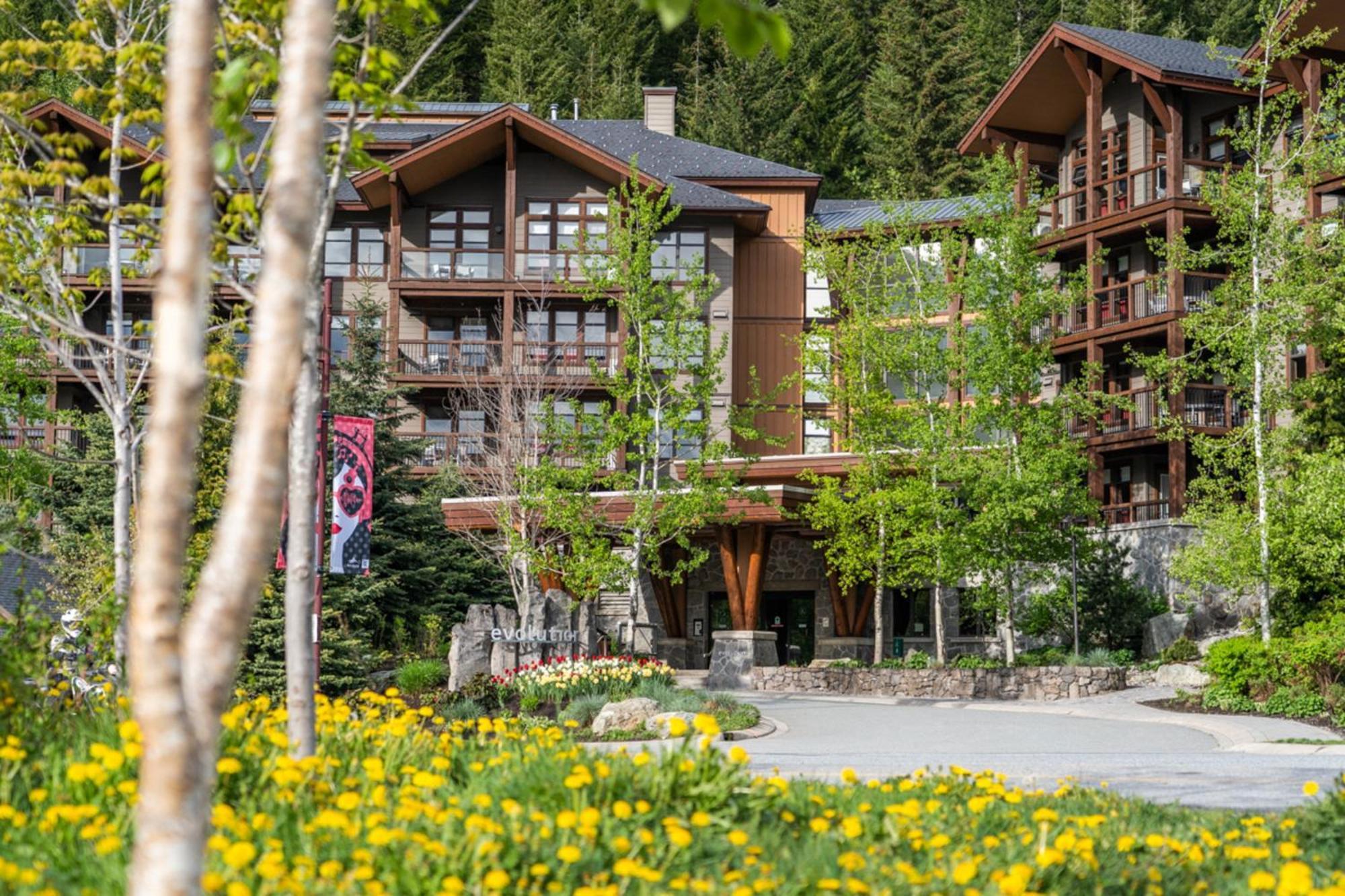Evolution Whistler Aparthotel Exterior foto